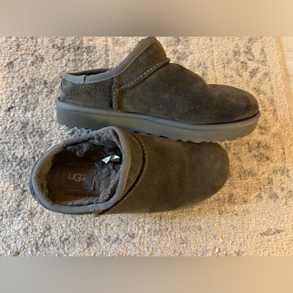 UGG Classic Slippers - charcoal grey- size 8/39 - Picture 9 of 16